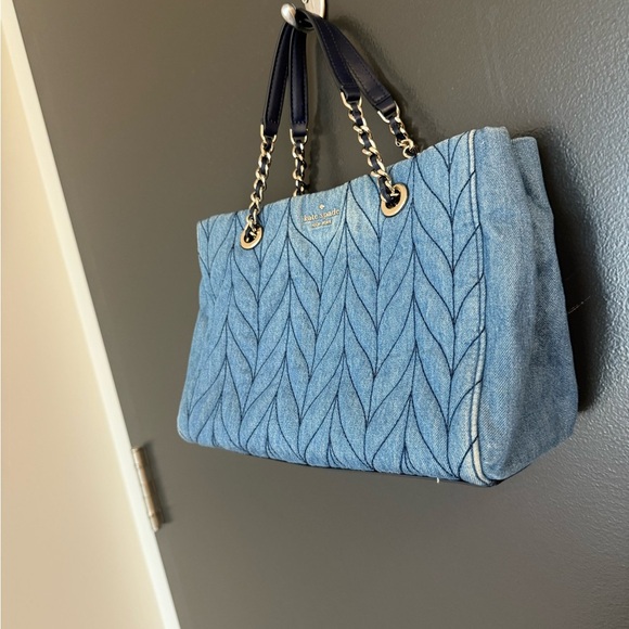 Kate Spade GUC  Denim Leaf Pattern bag GUC some wear- makes it extra cute IMO - Picture 2 of 16